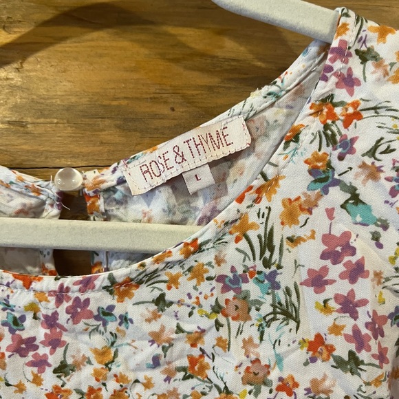 Rose & Thyme Floral Top - Picture 2 of 3